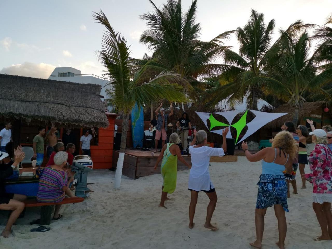 The Diving Lodge Downtown Puerto Morelos Extérieur photo
